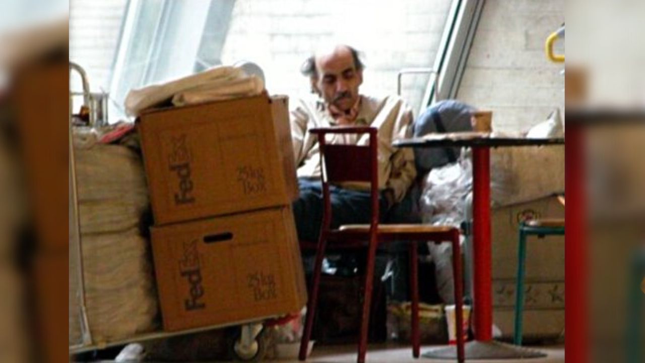 Iranian man, Mehran Karimi Nasseri lived for 18 years in the Paris’ Charles de Gaulle Airport has died at age 77.