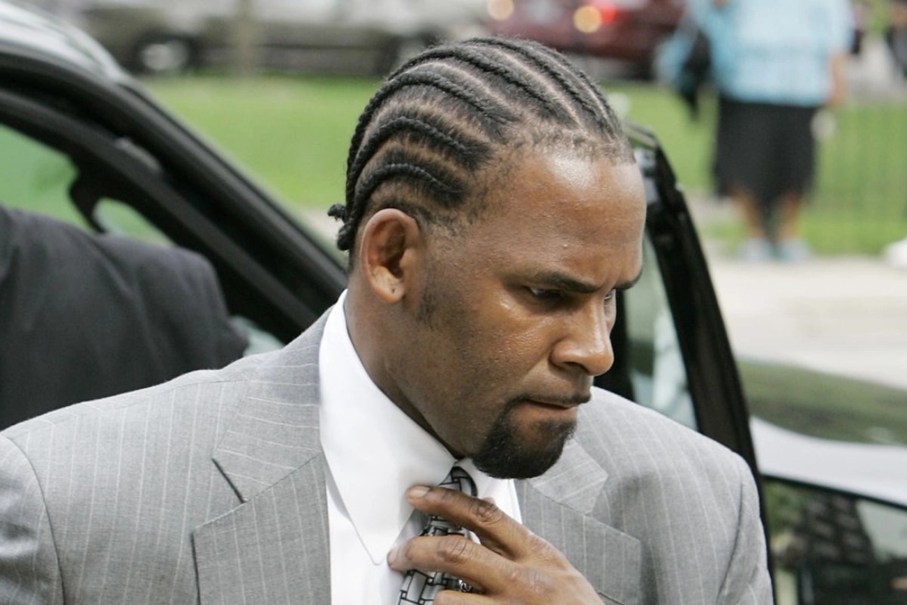Prosecutors dropped sex abuse charges against R&B star R. Kelly, citing his federal convictions and little impact of further prosecution.